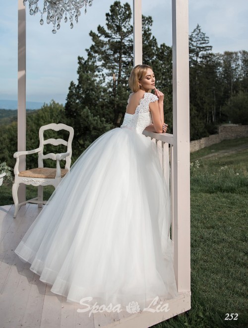 https://www.sposa-lia.com/images/stories/virtuemart/product/252       (3).jpg